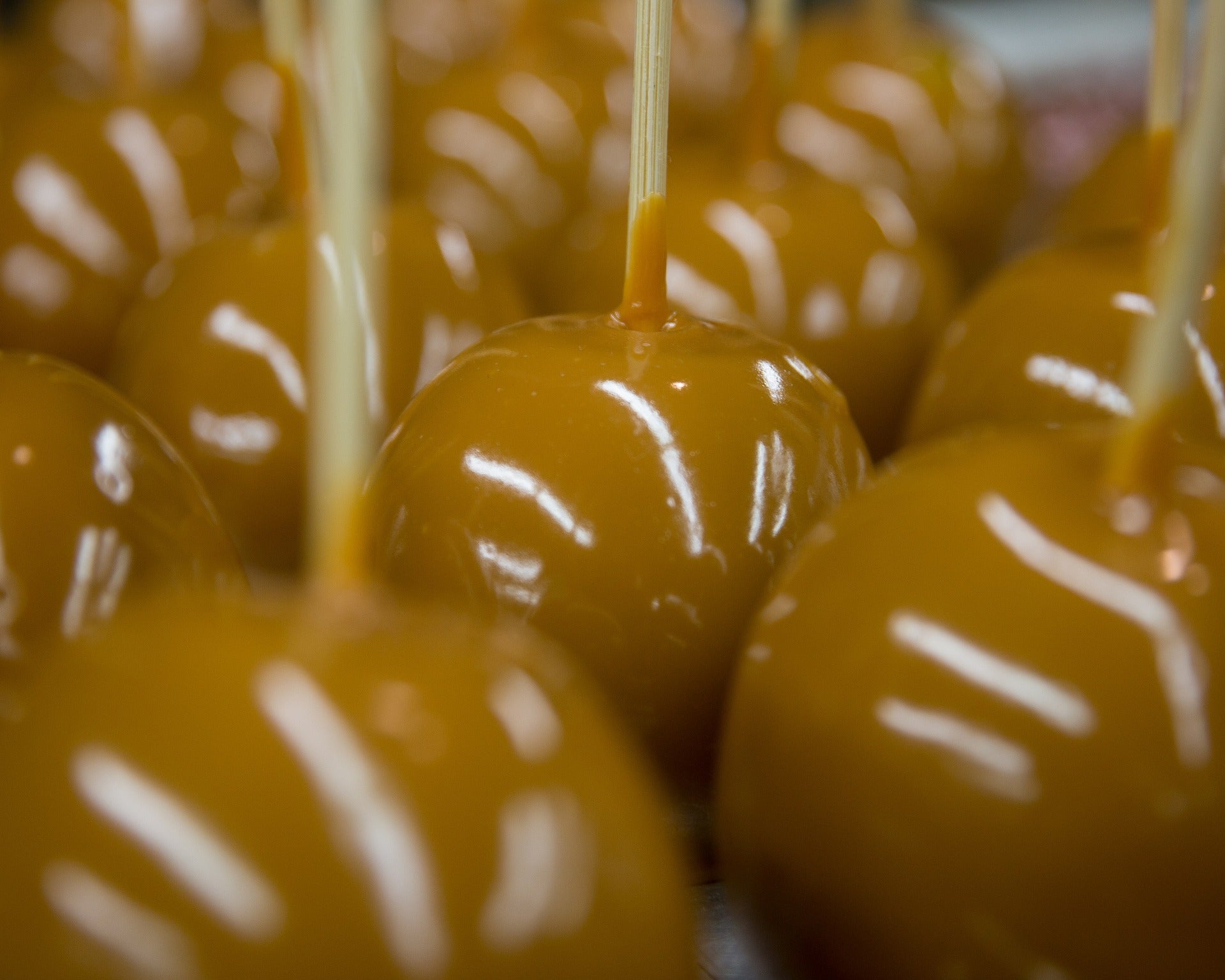 How to Make Perfect Caramel Candy Apples