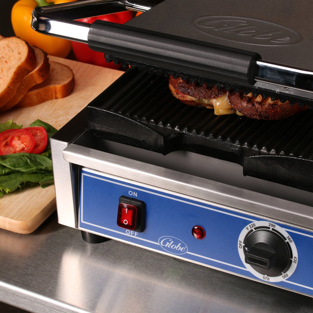 Globe GPG10 10" Grooved Cast Iron Sandwich Grill