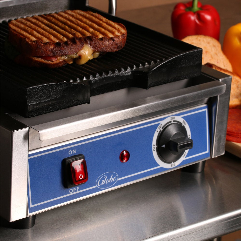 Globe GPG10 10" Grooved Cast Iron Sandwich Grill