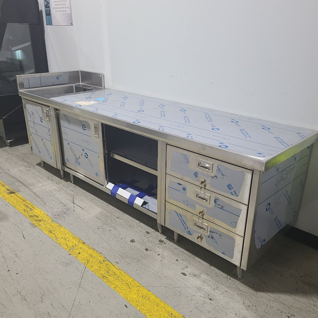 R&D Fabricating, LLC Work Table Work Table (Floor Model) No. 1071697
