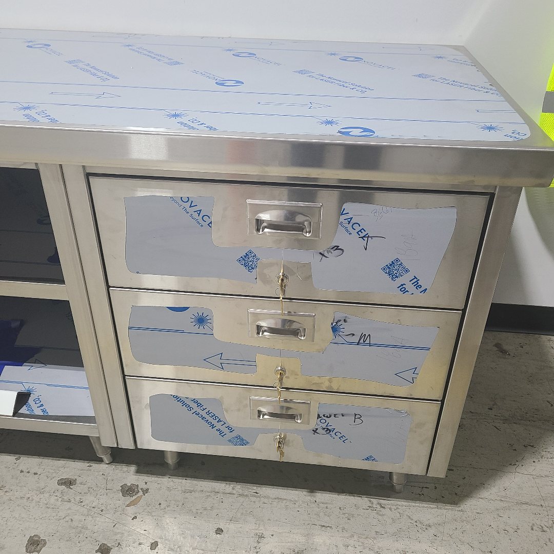 R&D Fabricating, LLC Work Table Work Table (Floor Model) No. 1071697