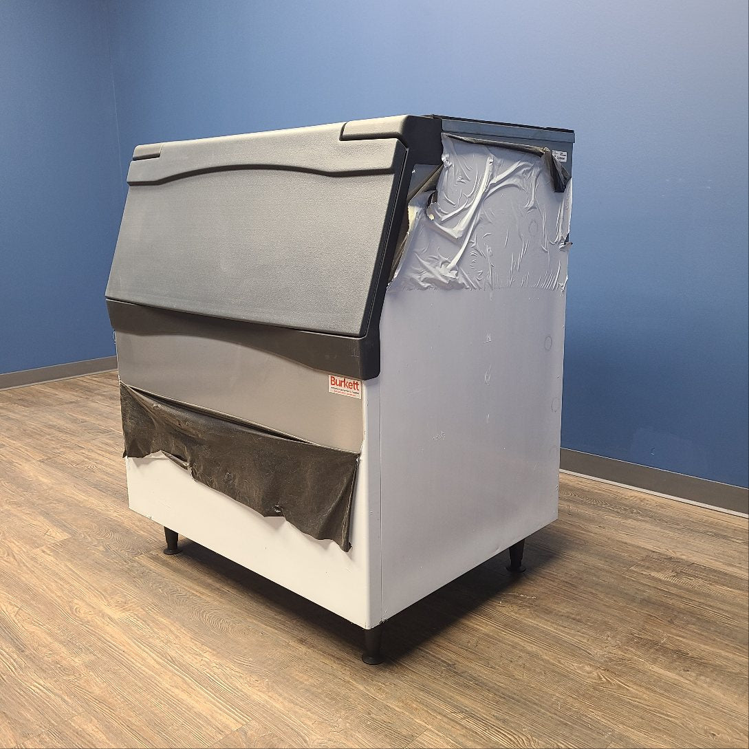 Floor Model Scotsman B842S Ice Bin No. 1032482