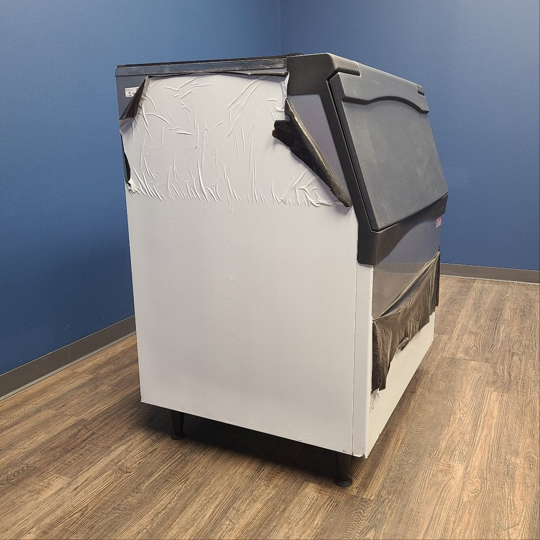 Floor Model Scotsman B842S Ice Bin No. 1032482