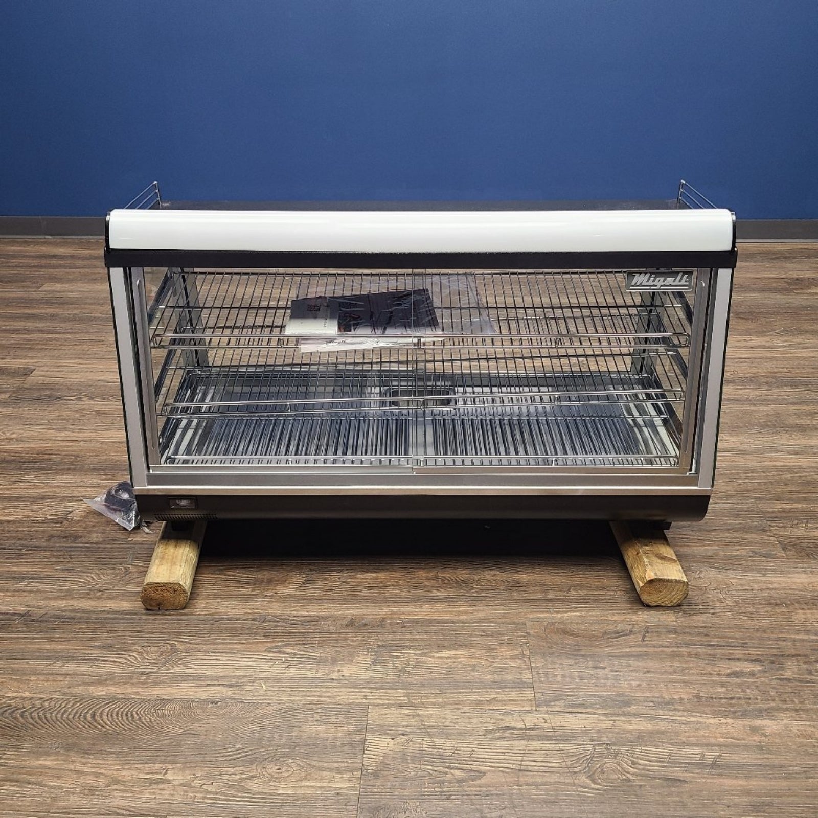 Scratch & Dent Migali Industries C-HCT48-S Heated Deli Case No. 1057034