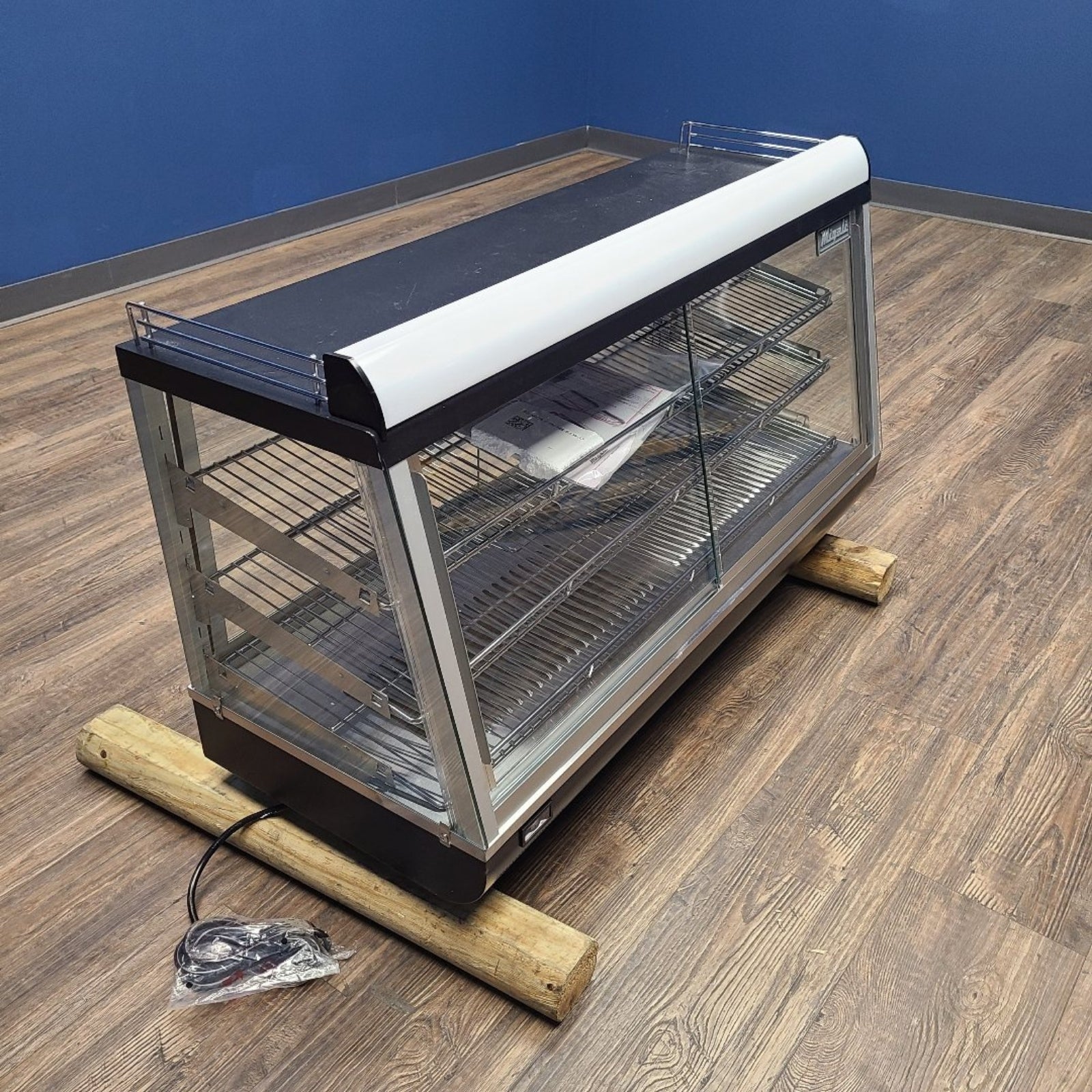 Scratch & Dent Migali Industries C-HCT48-S Heated Deli Case No. 1057034