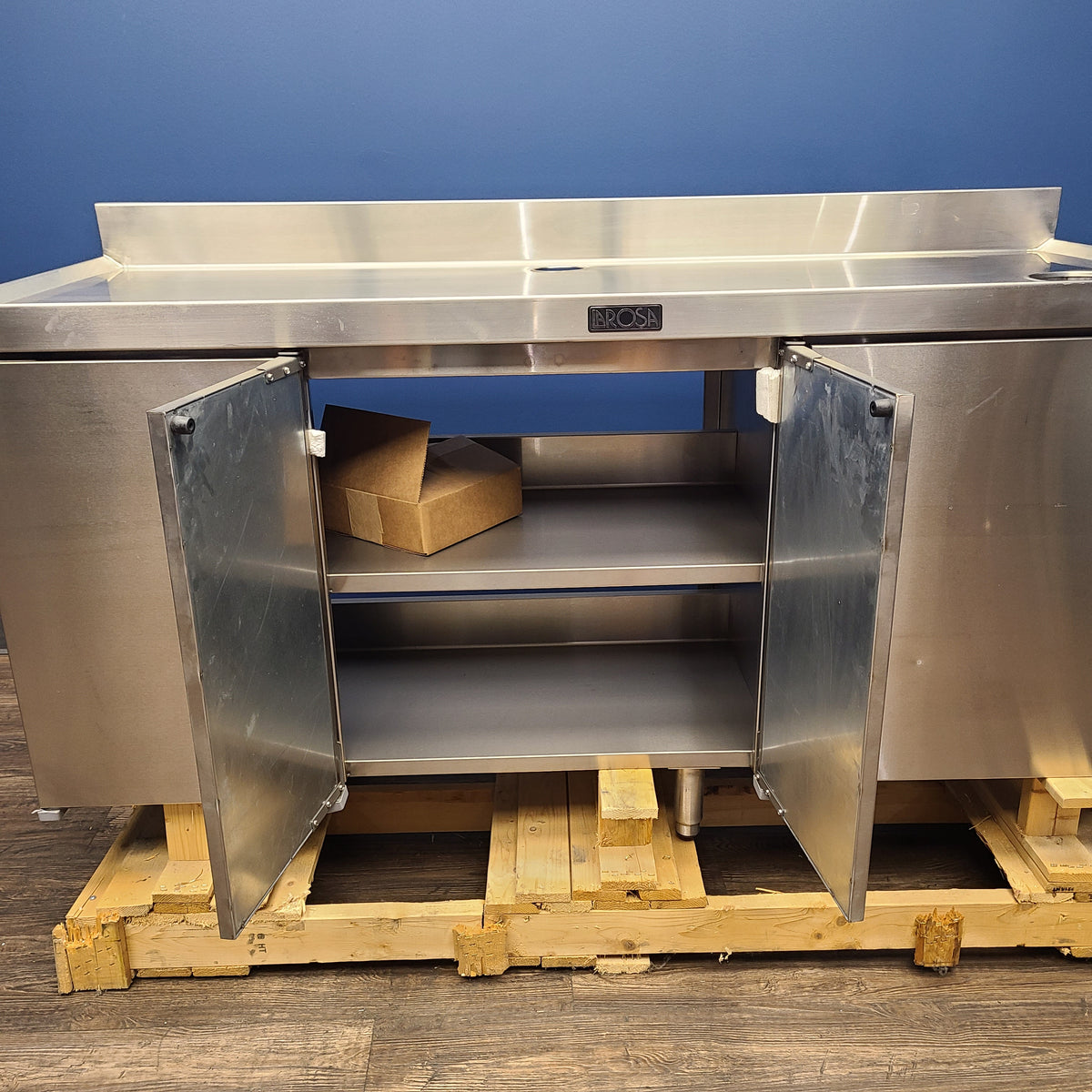 La Rosa Refrigeration L-62172-28M Beverage Serving Counter (Scratch & Dent) No. 1092681