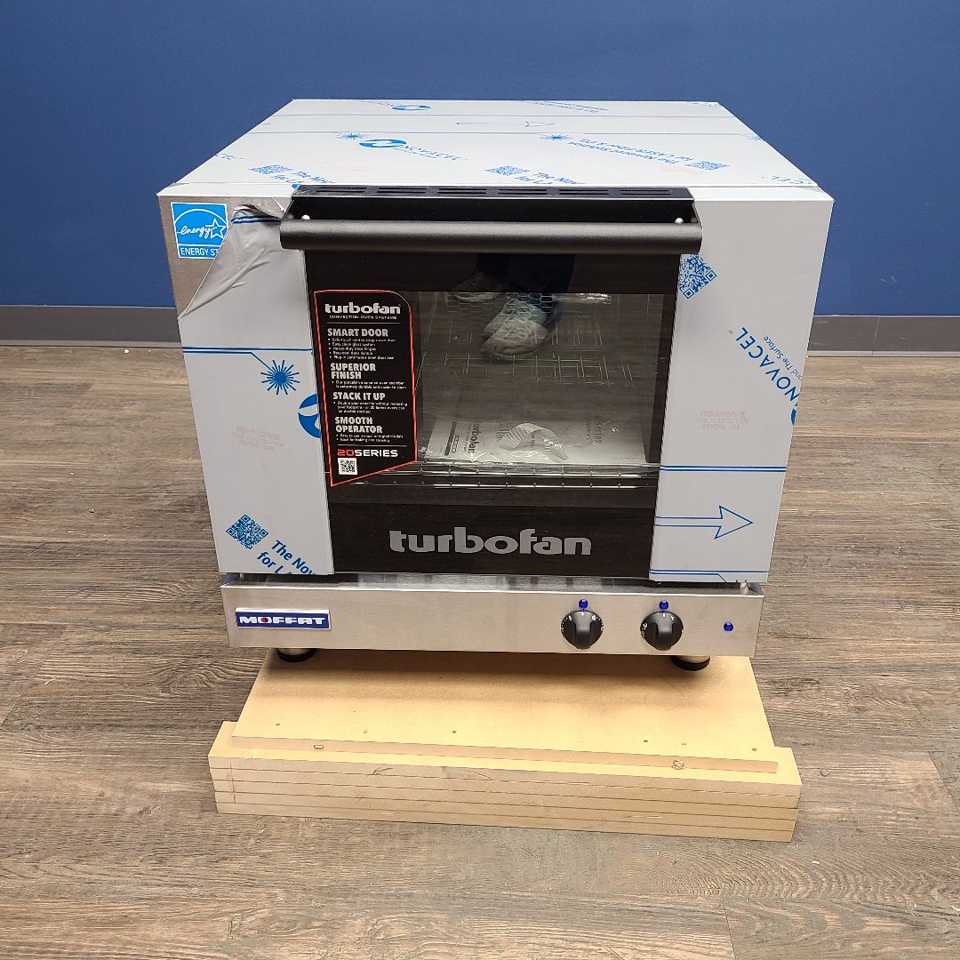 Moffat E23M3 Half Size Electric Convection Oven (Scratch & Dent 2909)
