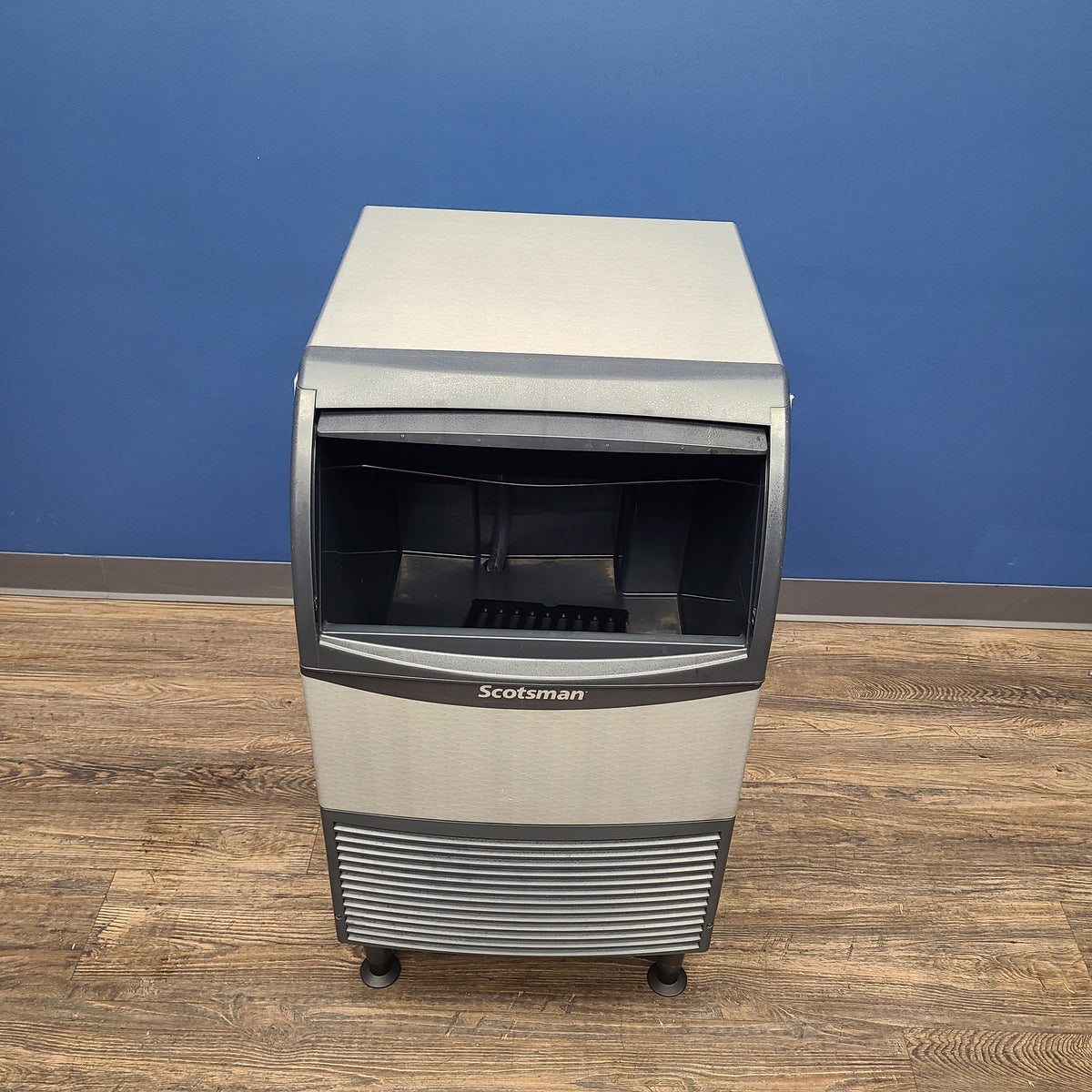 Scotsman CU0920MAX-1 Ice Maker with Bin Cube-Style Scratch & Dent 1448