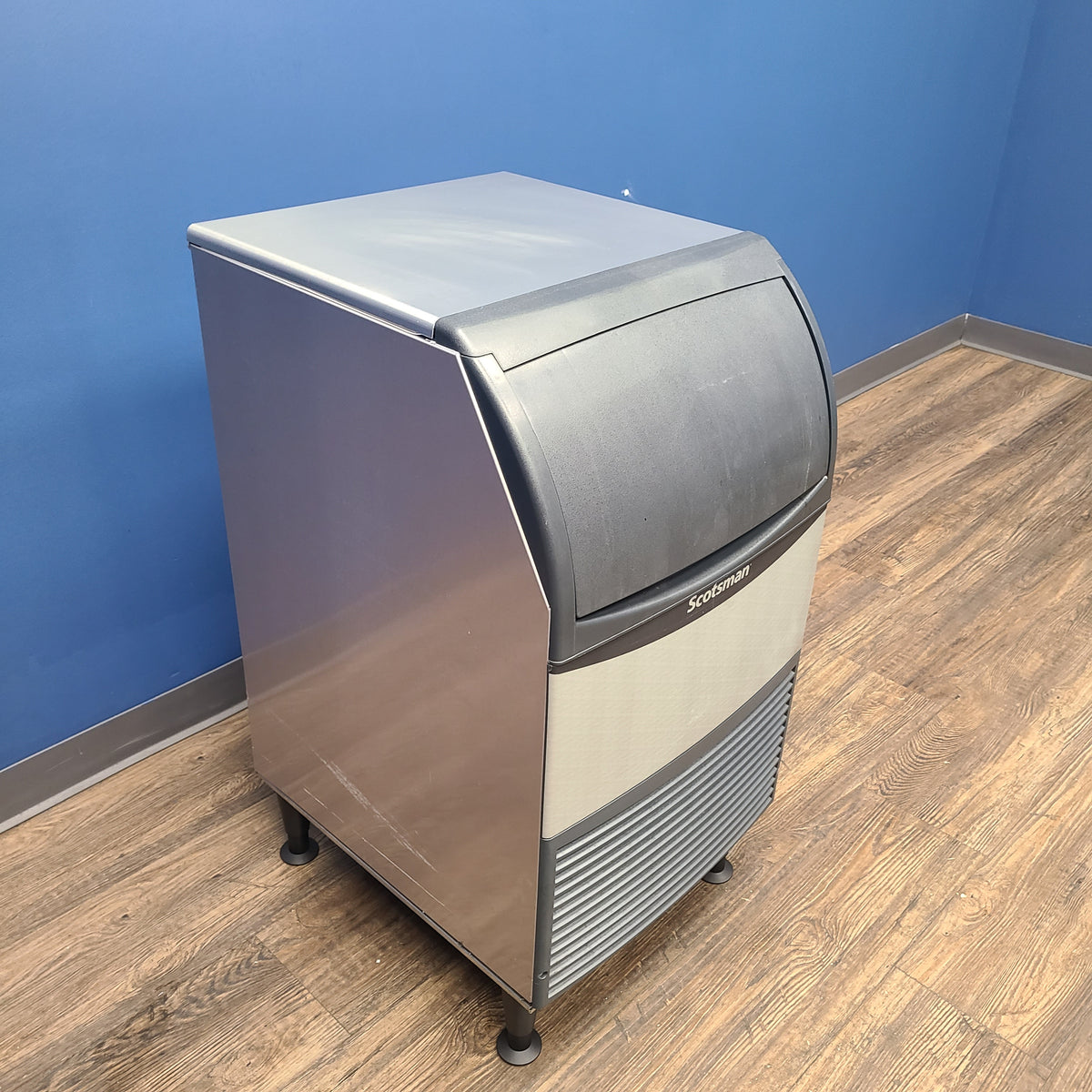 Scotsman CU0920MAX-1 Ice Maker with Bin Cube-Style Scratch & Dent 1448