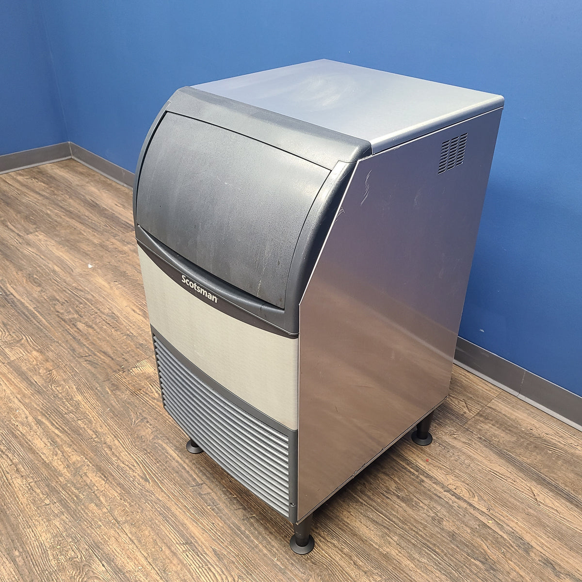 Scotsman CU0920MAX-1 Ice Maker with Bin Cube-Style Scratch & Dent 1448