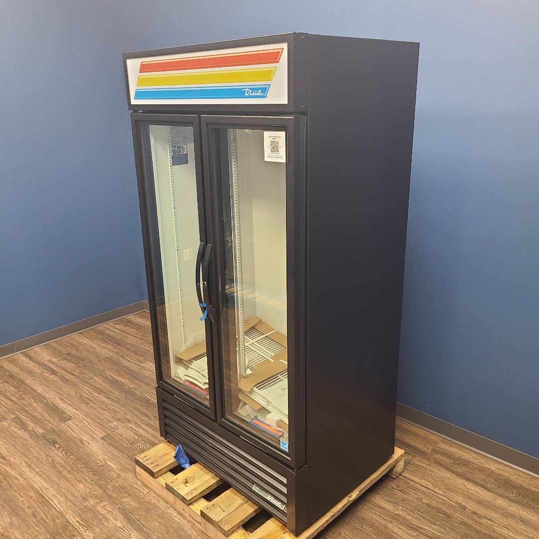 True Mfg. GDM-35-HC~TSL01-BLK Merchandiser Refrigerator Scratch & Dent 9470