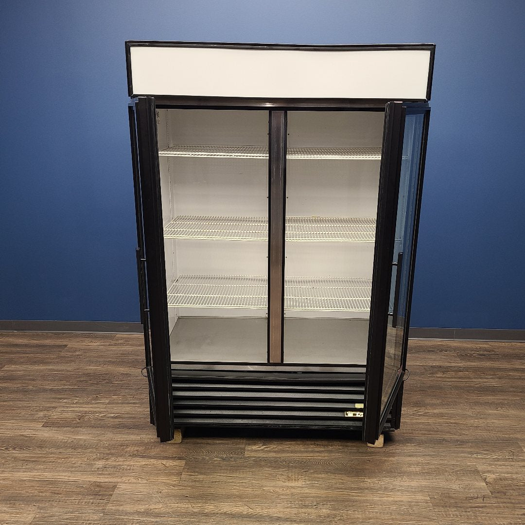 Used True Mfg. - General Foodservice GDM-49-LD Merchandiser Refrigerator No. 1051778