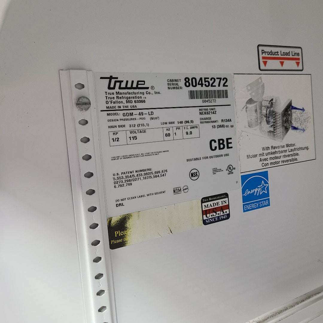 Used True Mfg. - General Foodservice GDM-49-LD Merchandiser Refrigerator No. 1051778