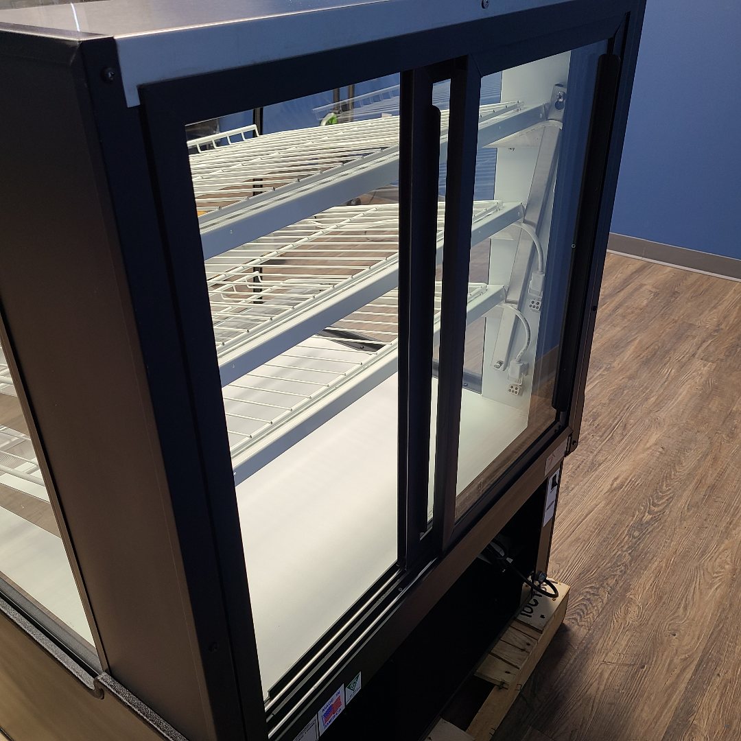 Used Federal Industries CGD3648 Non-Refrigerated Display Case No. 1054533