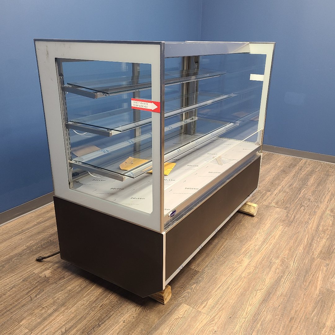 Used Federal Industries ITDSS6034F-B18 Non-Refrigerated Display Case No. 1055914