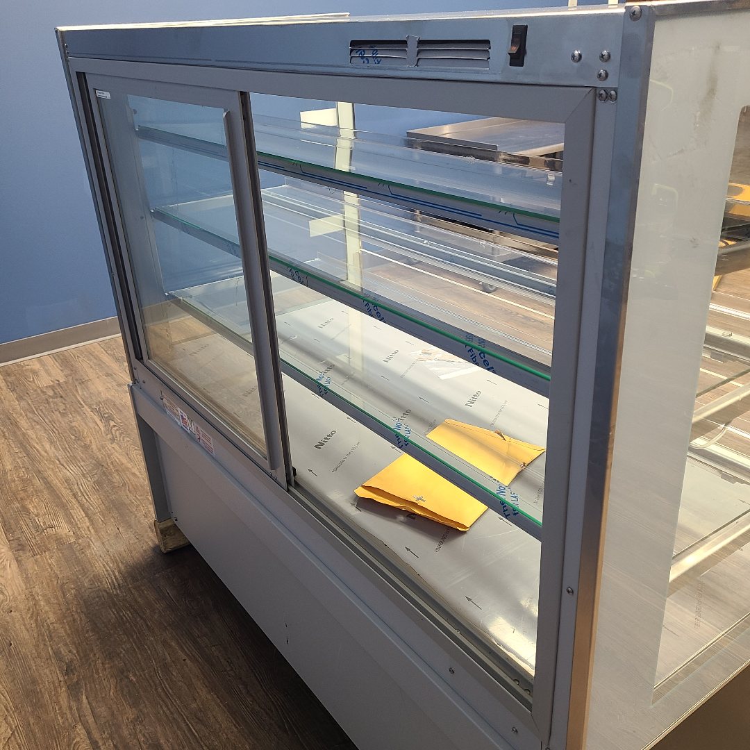 Used Federal Industries ITDSS6034F-B18 Non-Refrigerated Display Case No. 1055914