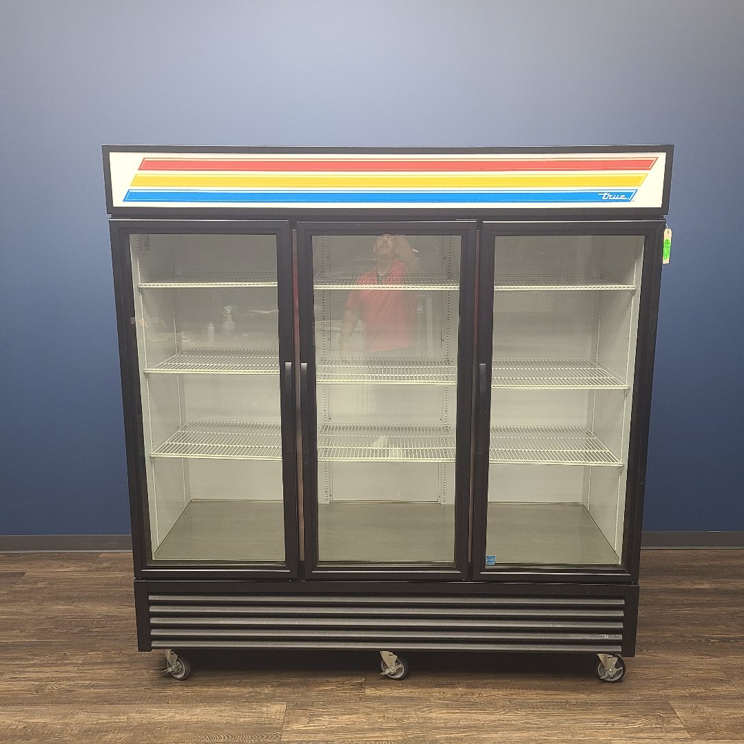 Used True Mfg. GDM-72-HC-TSL01 Merchandiser Refrigerator 1069011