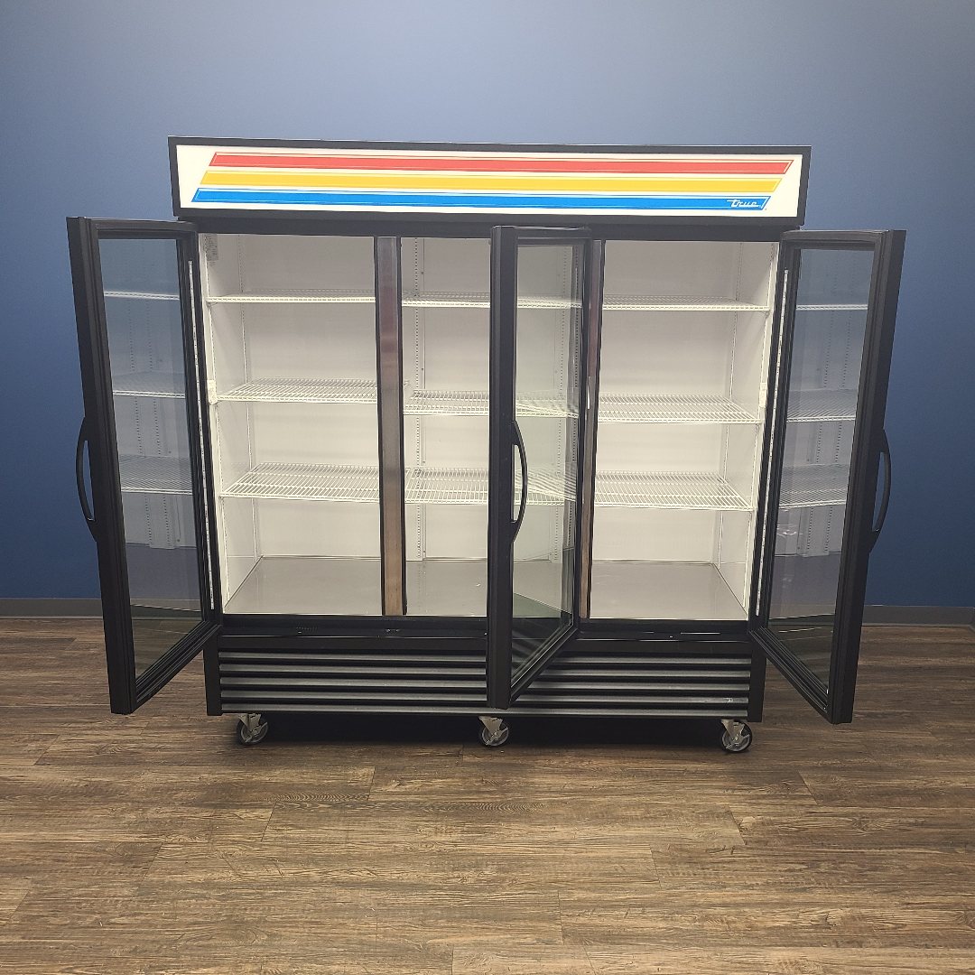 Used True Mfg. GDM-72-HC-TSL01 Merchandiser Refrigerator 1069011