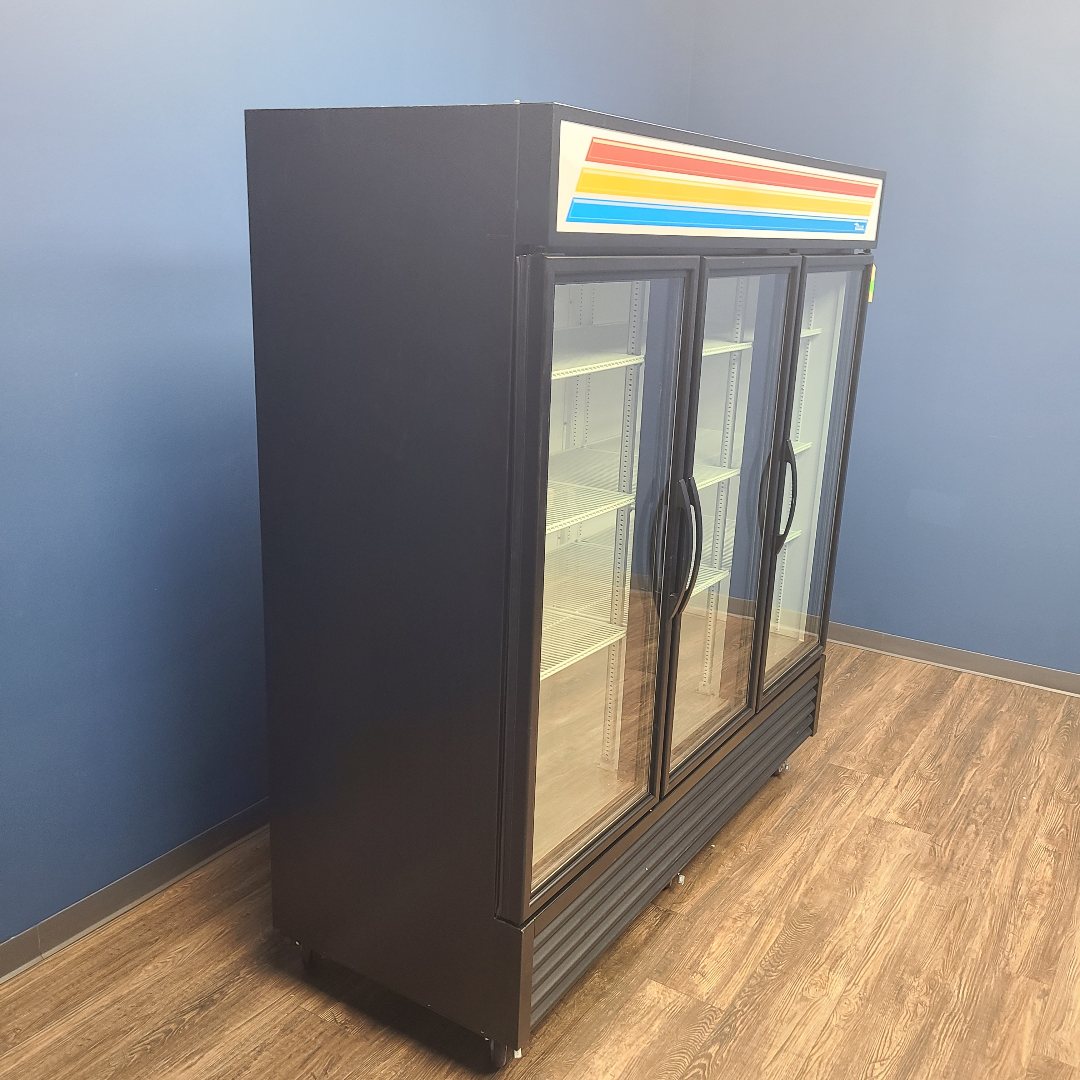 Used True Mfg. GDM-72-HC-TSL01 Merchandiser Refrigerator 1069011