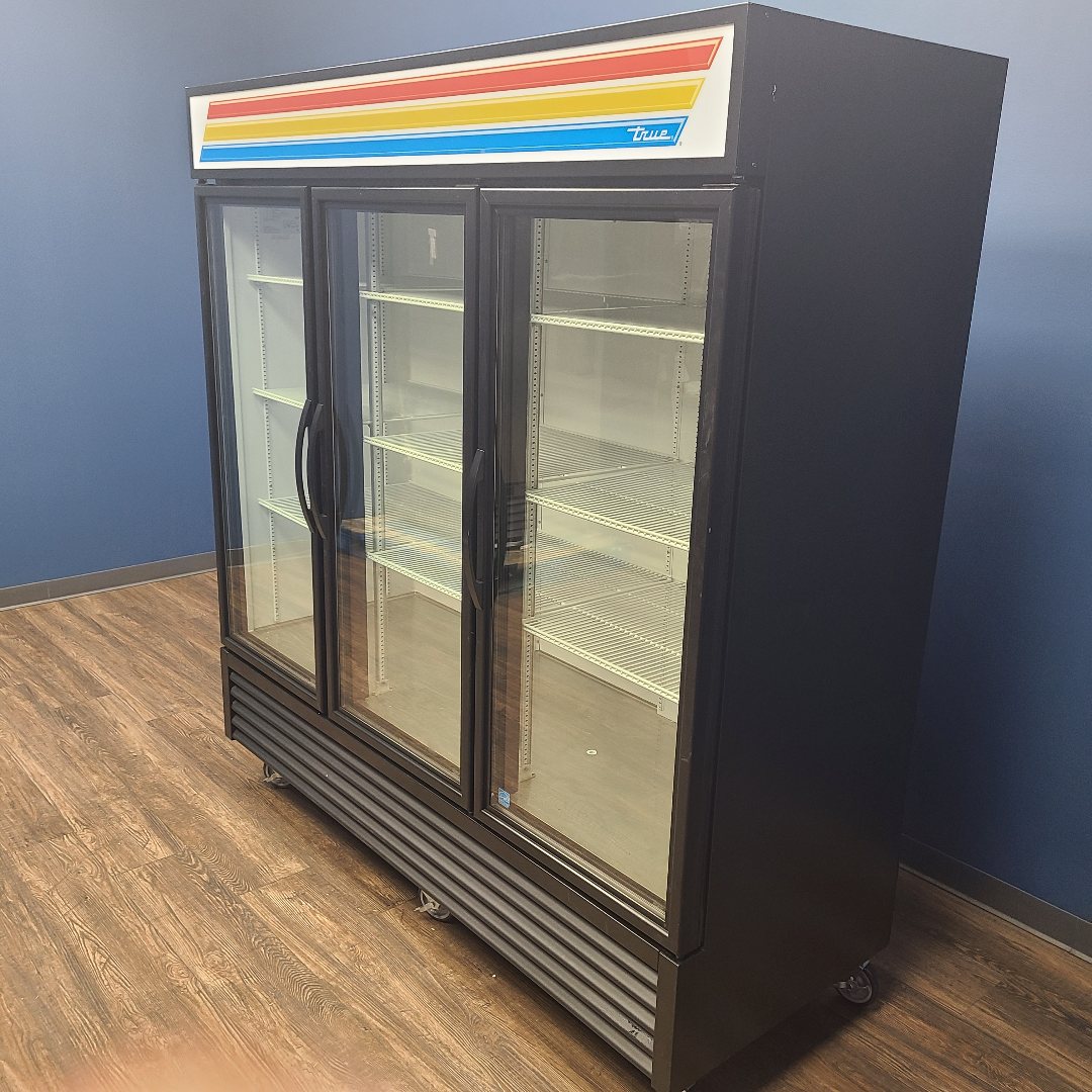 Used True Mfg. GDM-72-HC-TSL01 Merchandiser Refrigerator 1069011