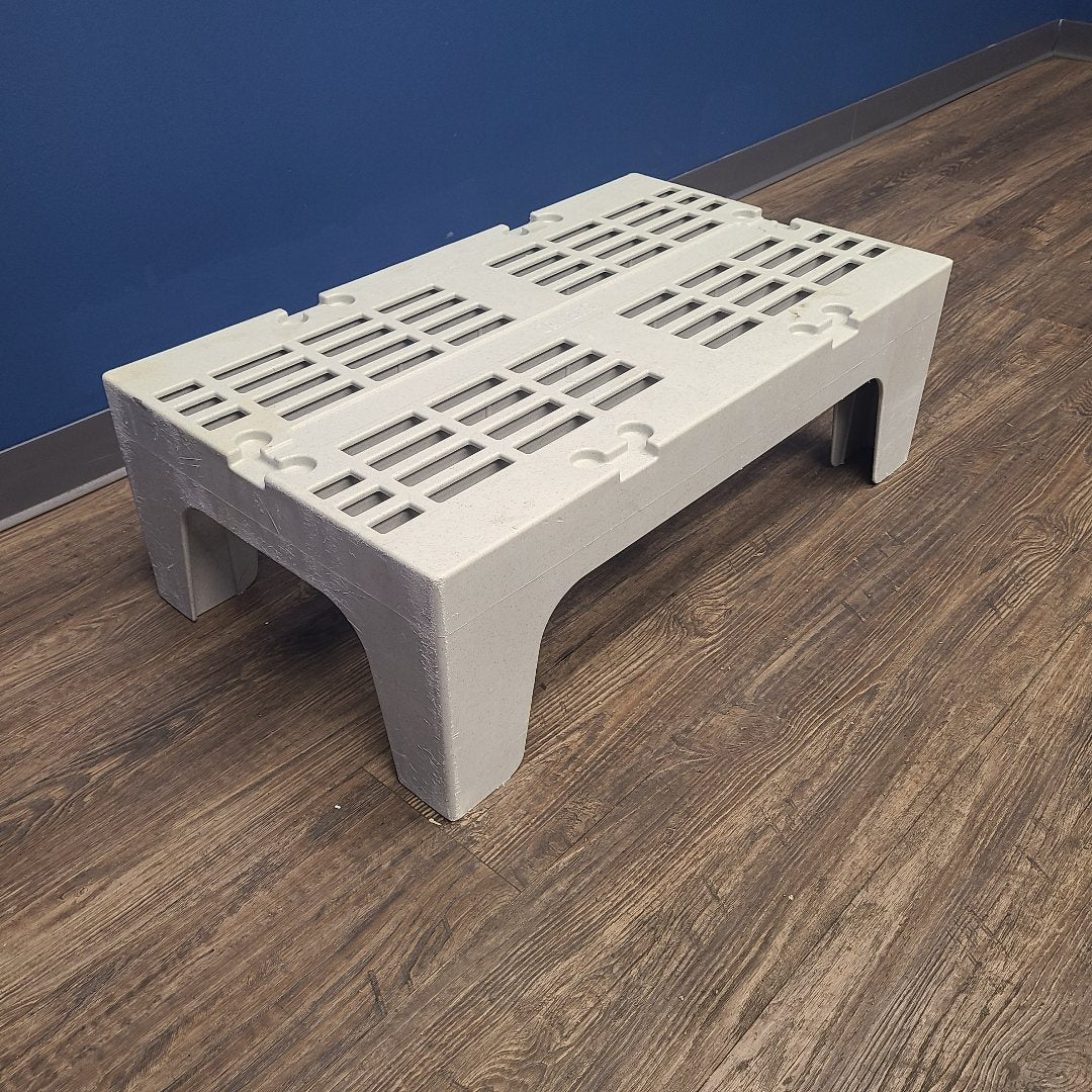Cambro DRS300480 Dunnage Rack (Used) No. 1080975