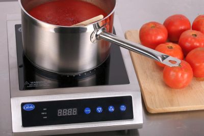 Globe GIR18 13" Electric Countertop Induction Range | 1,800 Watts