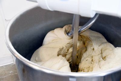 Globe GSM130 130 Lb. 2-Speed Spiral Dough Mixer | 4 HP