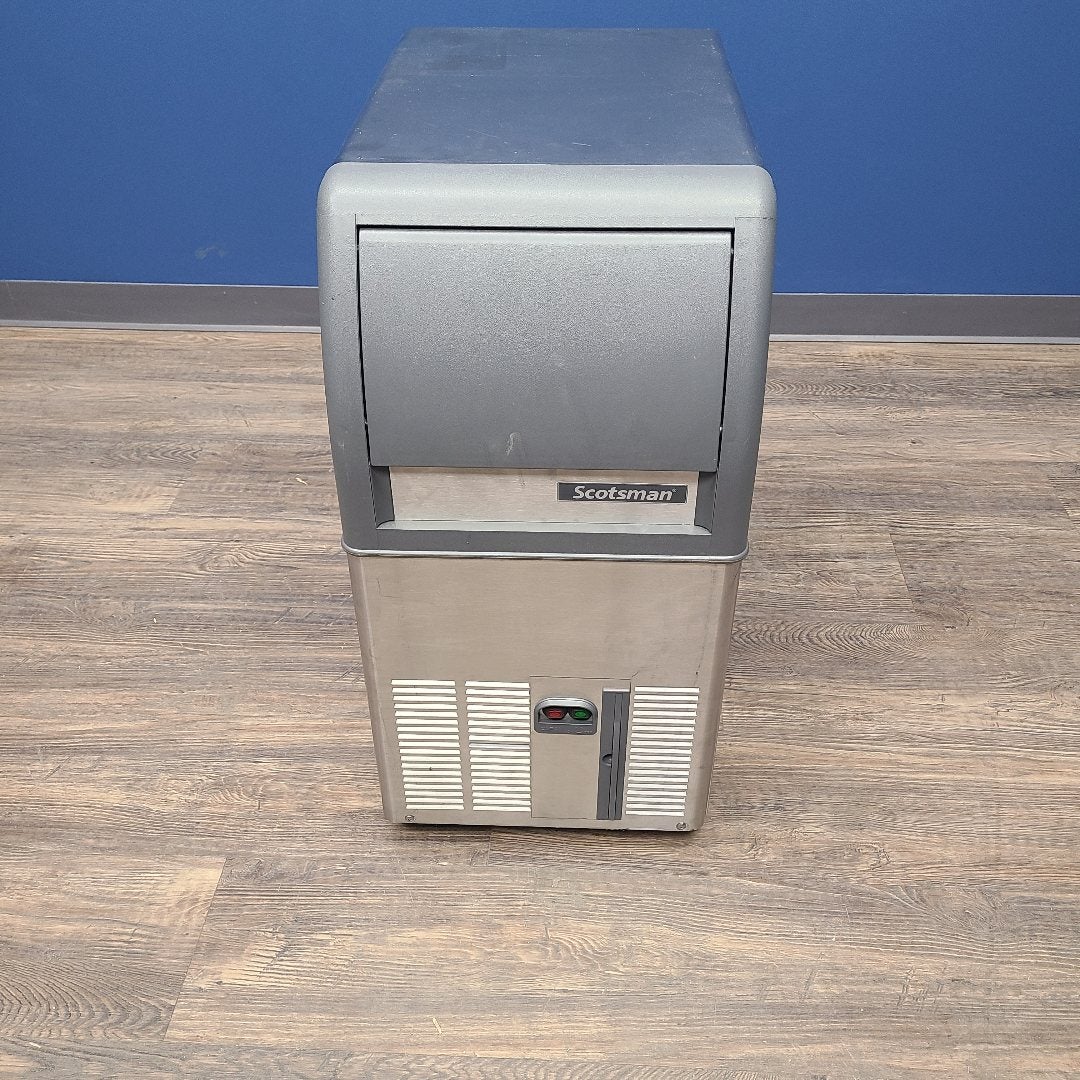 Scotsman CU0515GA-1 15" 84 lb. Undercounter Ice Maker (Scratch & Dent 0154)