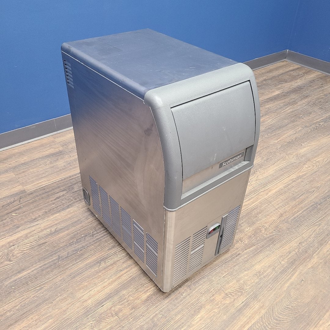 Scotsman CU0515GA-1 15" 84 lb. Undercounter Ice Maker (Scratch & Dent 0154)