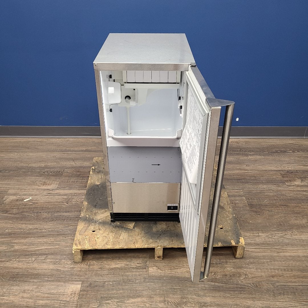 Hoshizaki AM-50BAJ Undercounter Top Hat Ice Maker (Scratch & Dent 137G)