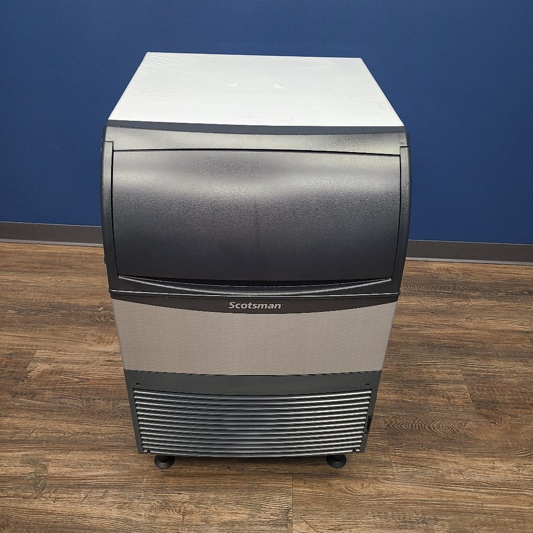 Scotsman UN324W-1 Water Cooled Undercounter Nugget Ice Machine w/ Bin (Scratch & Dent 4392)