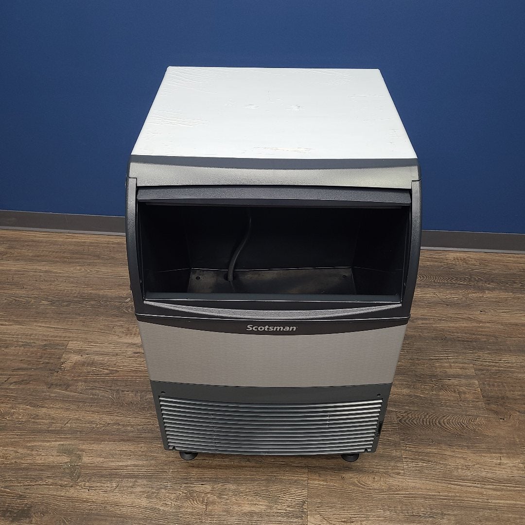 Scotsman UN324W-1 Water Cooled Undercounter Nugget Ice Machine w/ Bin (Scratch & Dent 4392)