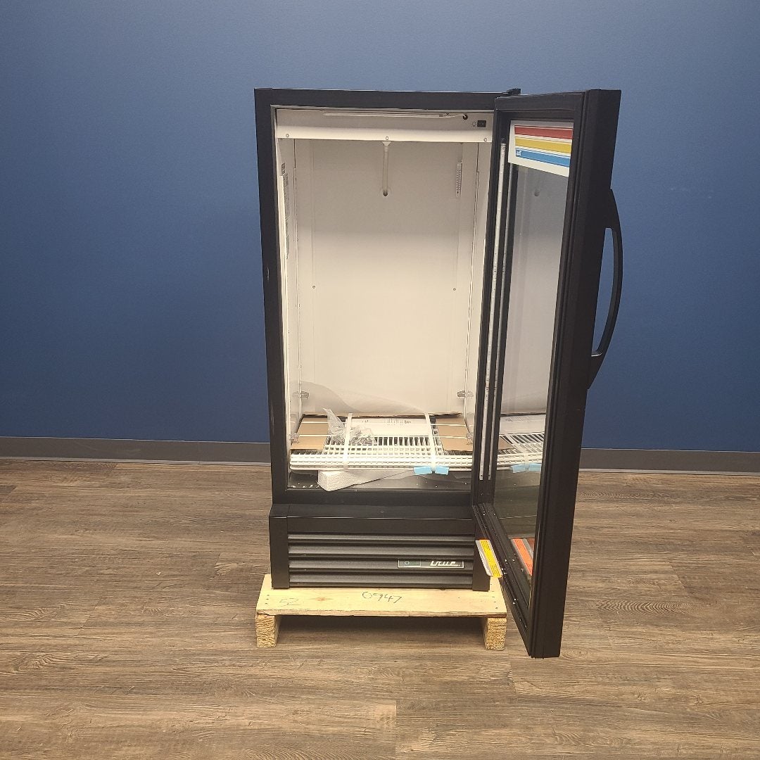 True GDM-10-HC~TSL01 1 Door Glass Merchandiser Refrigerator (Scratch & Dent 0947)