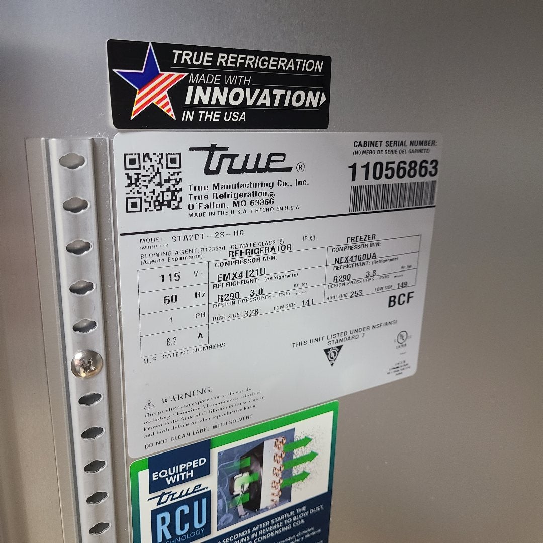 True STA2DT-2S 2-Door Dual Temp Reach-In Refrigerator / Freezer Combo (Scratch & Dent 6863)