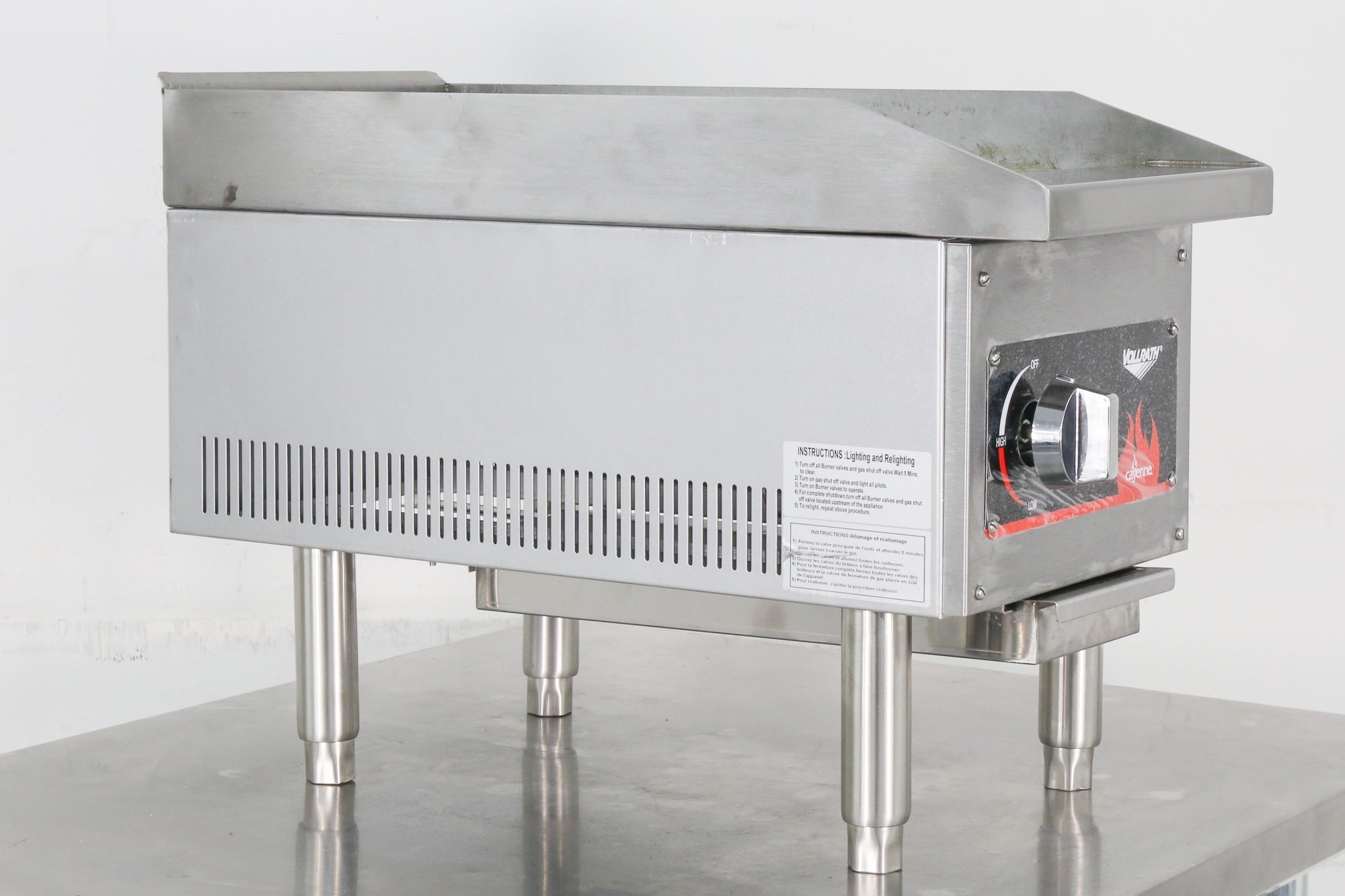 Vollrath 40718 Cayenne 12" Manual Countertop Gas Griddle (Scratch & Dent)