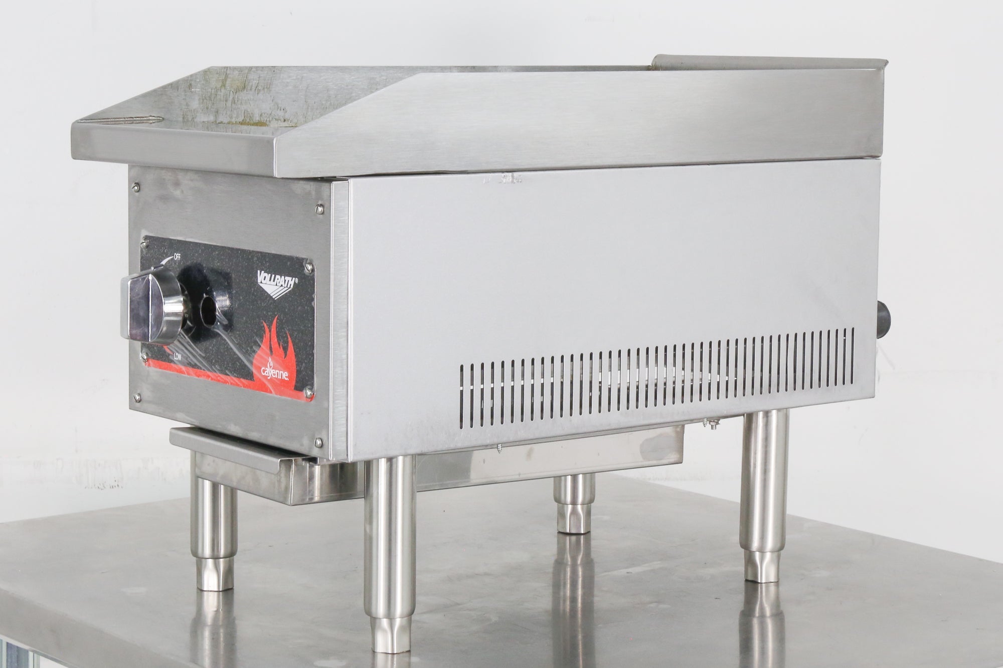 Vollrath 40718 Cayenne 12" Manual Countertop Gas Griddle (Scratch & Dent)